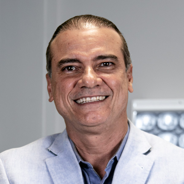 Dr. Marcio Carvalho